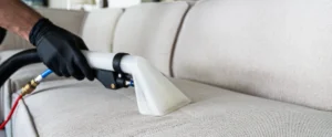 Limpeza de sofás profissional: como remove odores persistentes